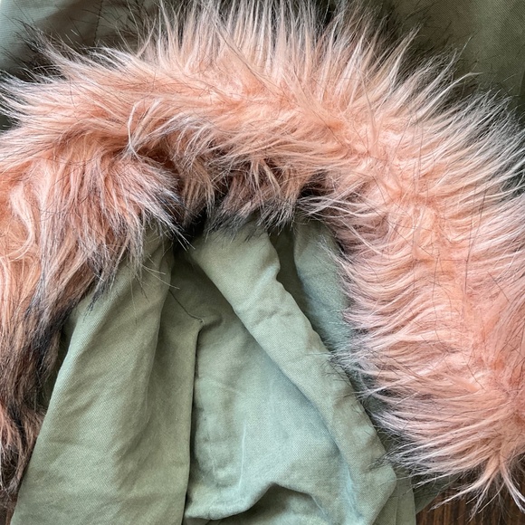 Like New, Willow & Clay With Peach and Black Faux Fur Hood Sz Med - Picture 6 of 7
